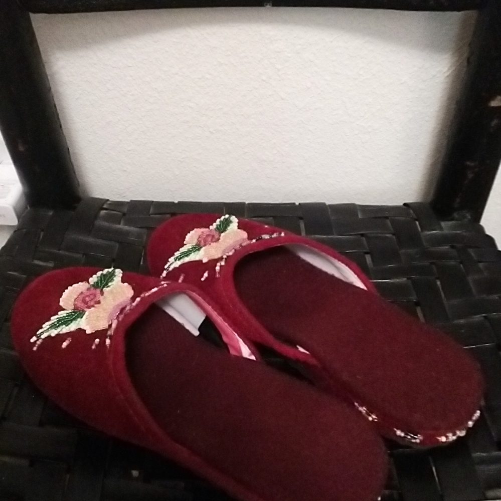 Slippers - Picture 2 of 5